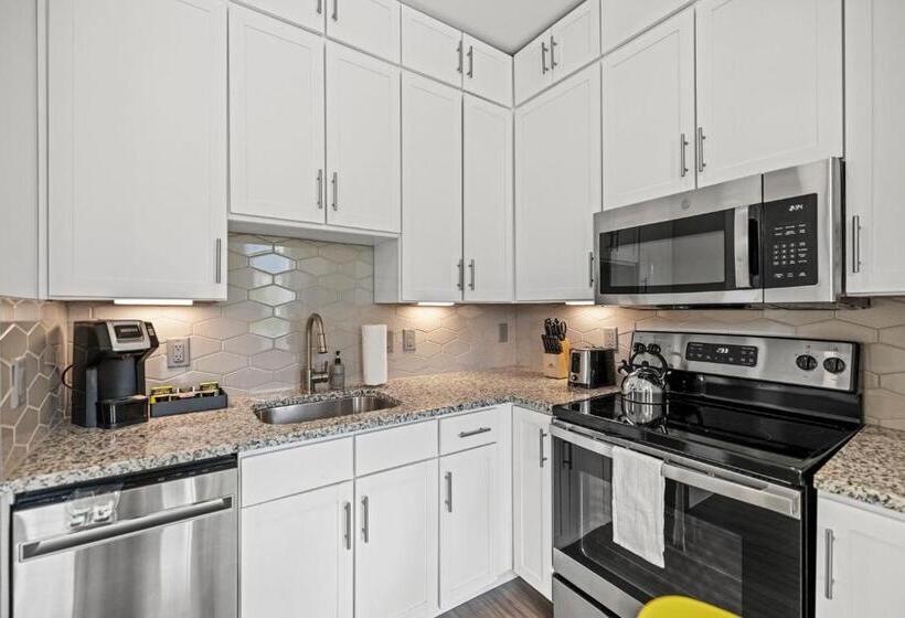 סטודיו סופריור, Placemakr Downtown Austin