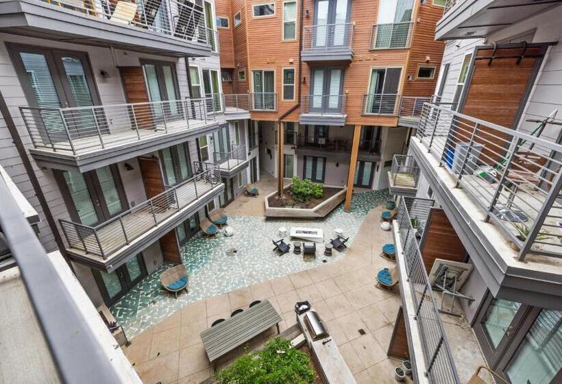 استودیوی استاندارد, Placemakr Downtown Austin