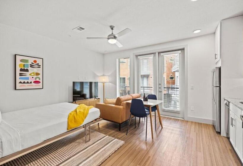 استودیوی استاندارد, Placemakr Downtown Austin