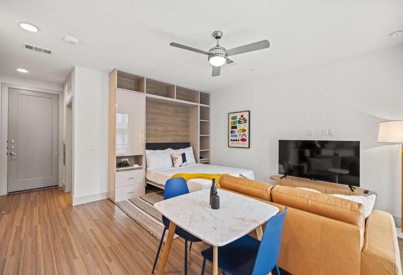 استودیوی استاندارد, Placemakr Downtown Austin