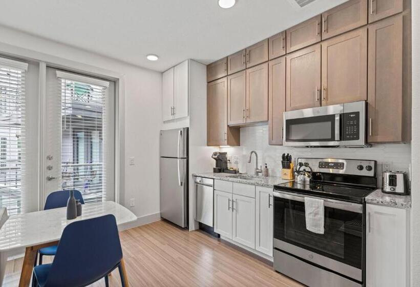 استودیوی استاندارد, Placemakr Downtown Austin