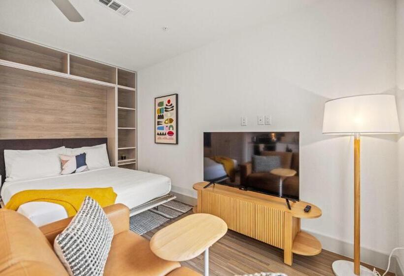 استودیوی استاندارد, Placemakr Downtown Austin