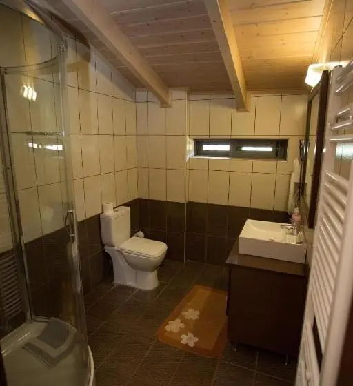 Chambre Familiale, Delfini