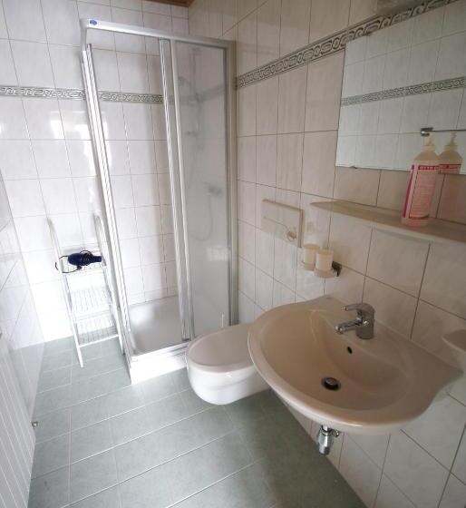 חדר סטנדרט לשלושה, Haus Oblasser