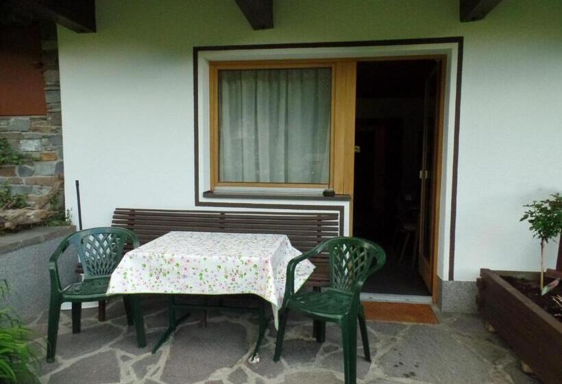 חדר סטנדרט לשלושה, Haus Oblasser