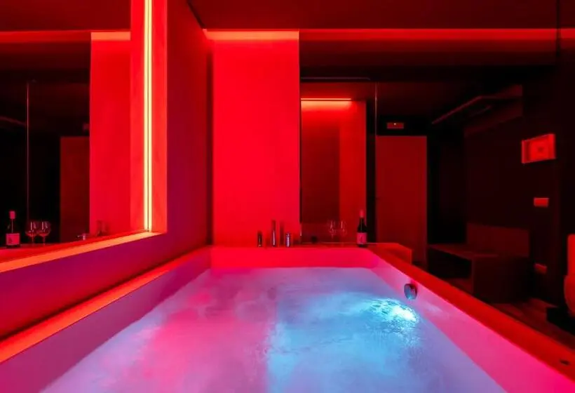 バスタブ付きスタンダードルーム, Cinquanta Sfumature Luxury Suites