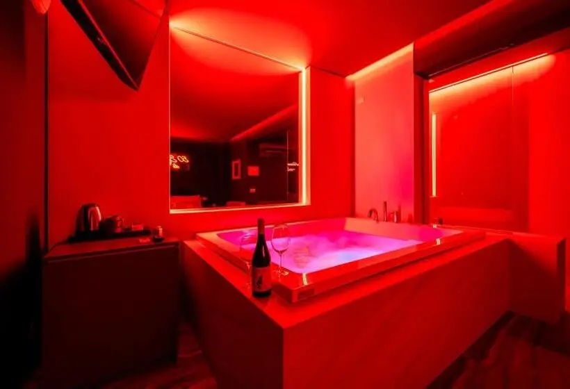 バスタブ付きスタンダードルーム, Cinquanta Sfumature Luxury Suites