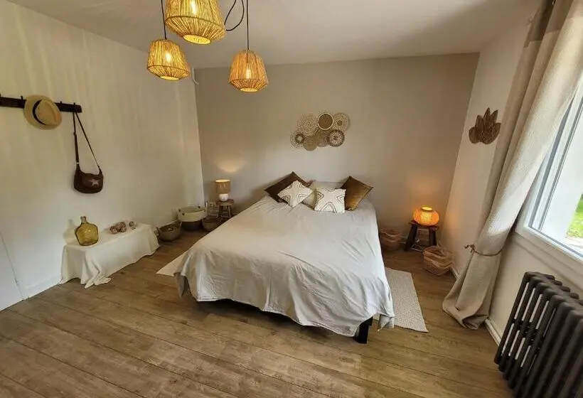 キングサイズベッドのスタンダードルーム, La Pause Cadurcienne, Table Et Chambre D Hôtes
