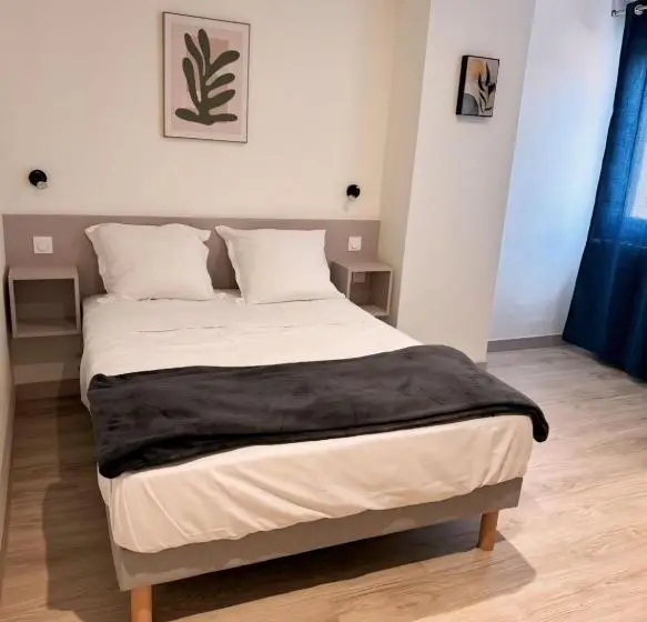 اتاق استاندارد با بالکن, Hôtel Du Colombier Rennes Centre Gare