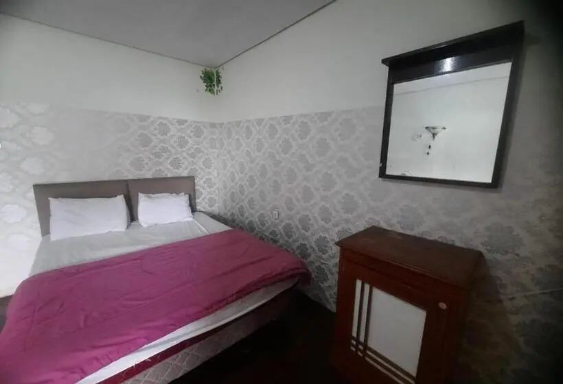 キングサイズベッドのデラックスルーム, Oyo 94021 Guest House Pak Eman
