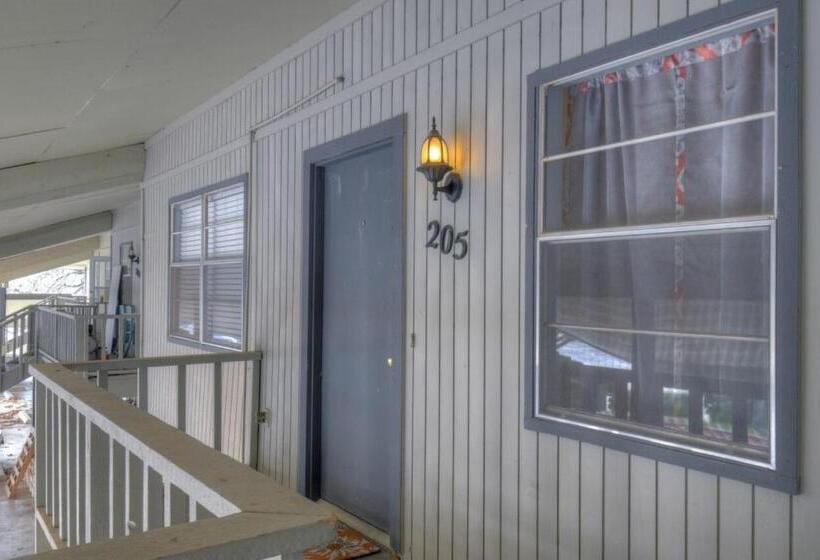 דירת שלושה חדרים, Sundowner Stay On Lake Lbj!