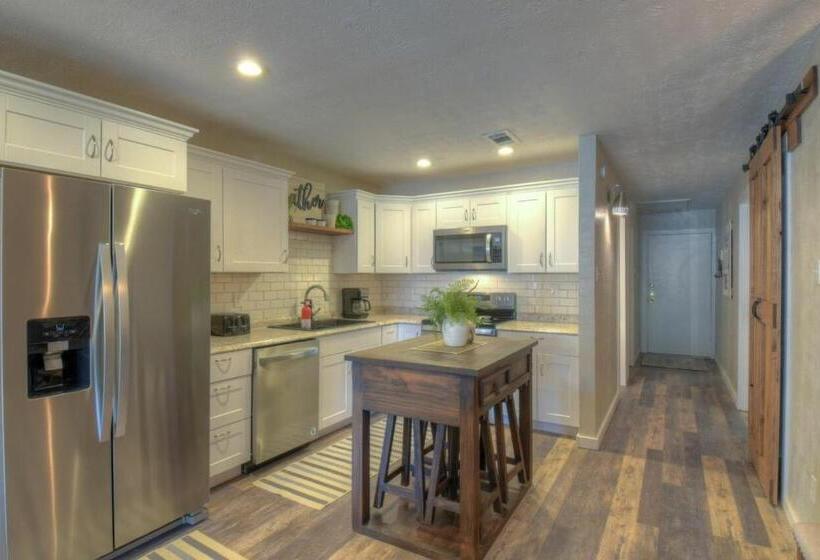 דירת שלושה חדרים, Sundowner Stay On Lake Lbj!