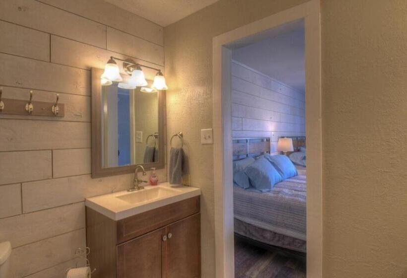 Апартаменты 3 Спальни, Sundowner Stay On Lake Lbj!