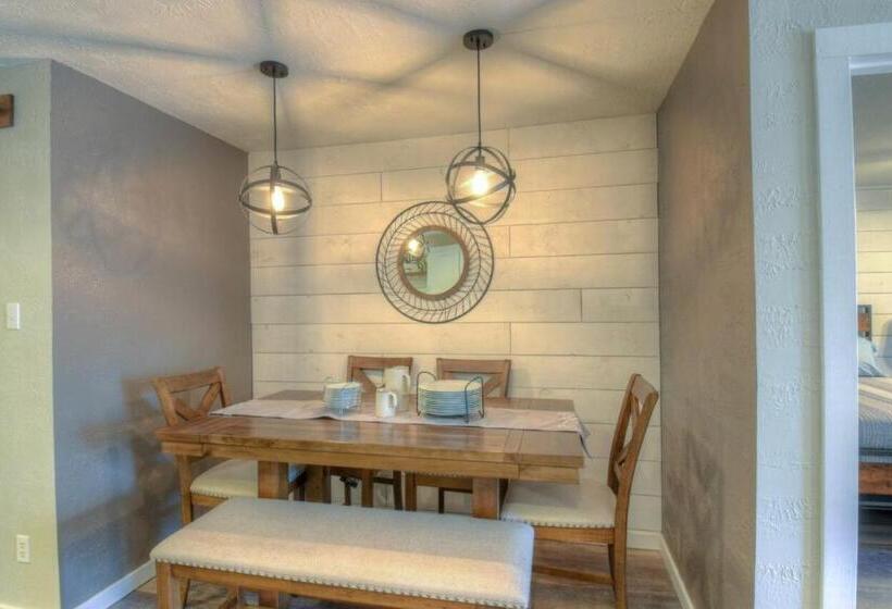 דירת שלושה חדרים, Sundowner Stay On Lake Lbj!