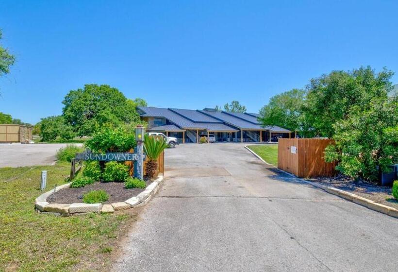 Апартаменты 3 Спальни, Sundowner Stay On Lake Lbj!