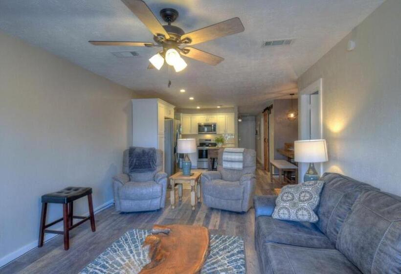 דירת שלושה חדרים, Sundowner Stay On Lake Lbj!