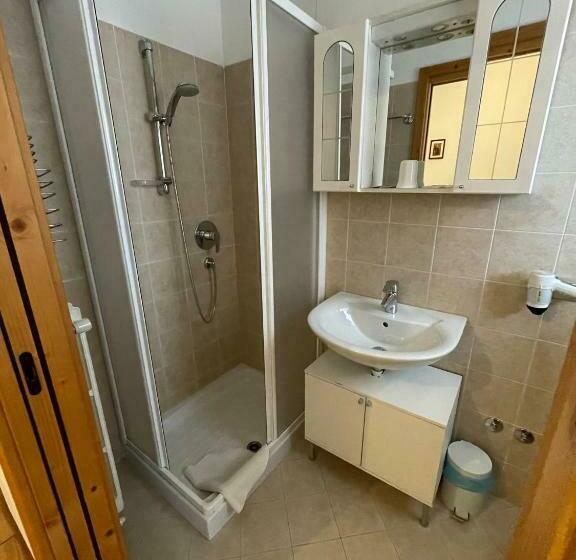 اتاق استاندارد با بالکن, Ambassador Rooms In Bormio, Solo Camera Senza Colazione