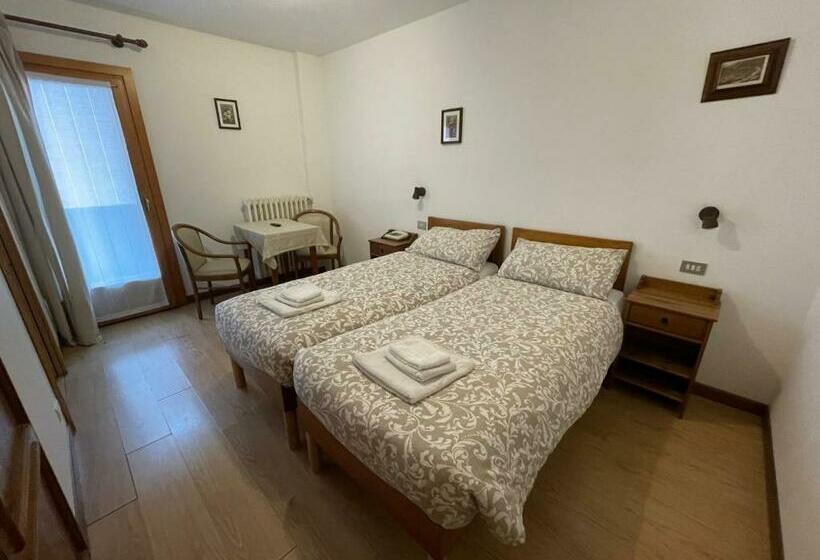 اتاق استاندارد با بالکن, Ambassador Rooms In Bormio, Solo Camera Senza Colazione