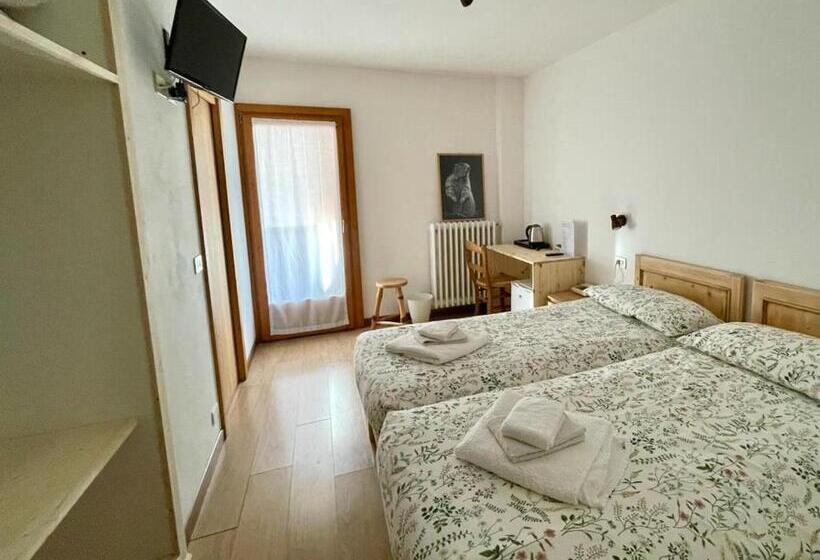 اتاق استاندارد با بالکن, Ambassador Rooms In Bormio, Solo Camera Senza Colazione