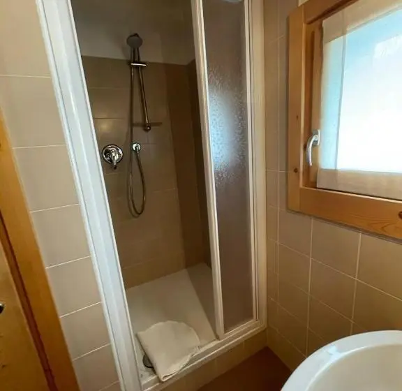 اتاق استاندارد با چشمانداز کوهستان, Ambassador Rooms In Bormio, Solo Camera Senza Colazione