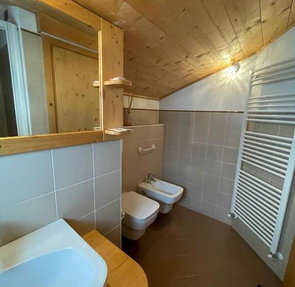 اتاق استاندارد با چشم‌انداز کوهستان, Ambassador Rooms In Bormio, Solo Camera Senza Colazione