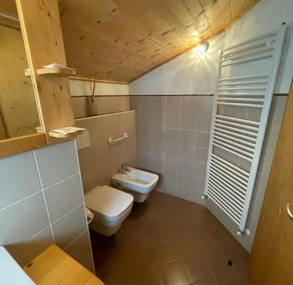 اتاق استاندارد با چشمانداز کوهستان, Ambassador Rooms In Bormio, Solo Camera Senza Colazione