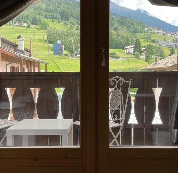 اتاق استاندارد با چشم‌انداز کوهستان, Ambassador Rooms In Bormio, Solo Camera Senza Colazione
