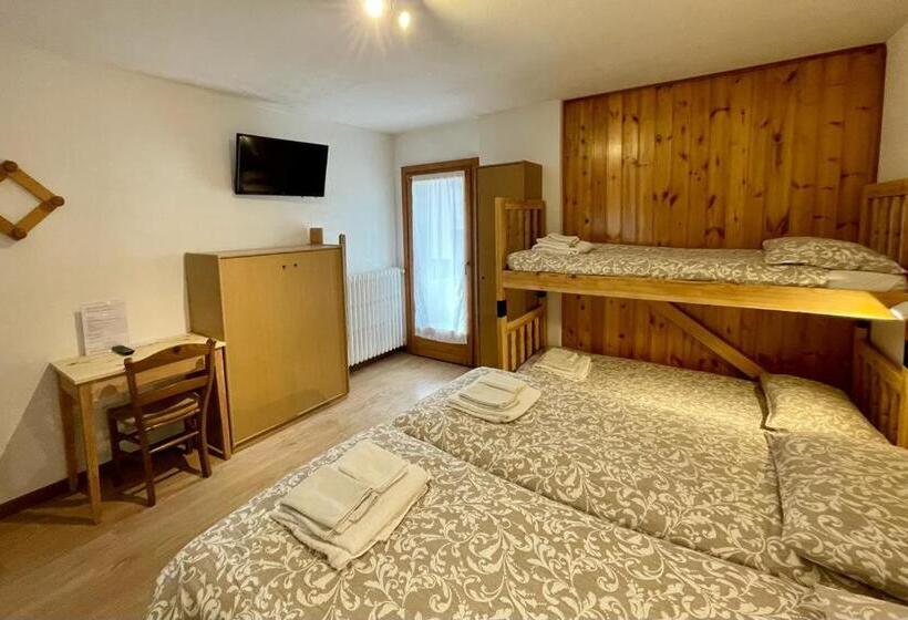 اتاق استاندارد چهارنفره با بالکن, Ambassador Rooms In Bormio, Solo Camera Senza Colazione