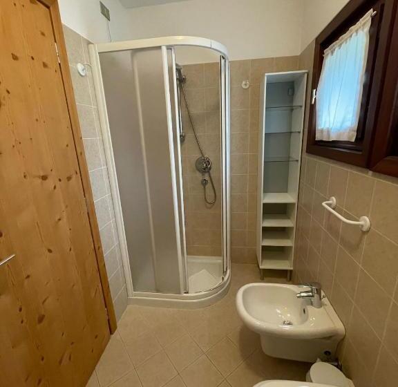 اتاق استاندارد چهارنفره با بالکن, Ambassador Rooms In Bormio, Solo Camera Senza Colazione