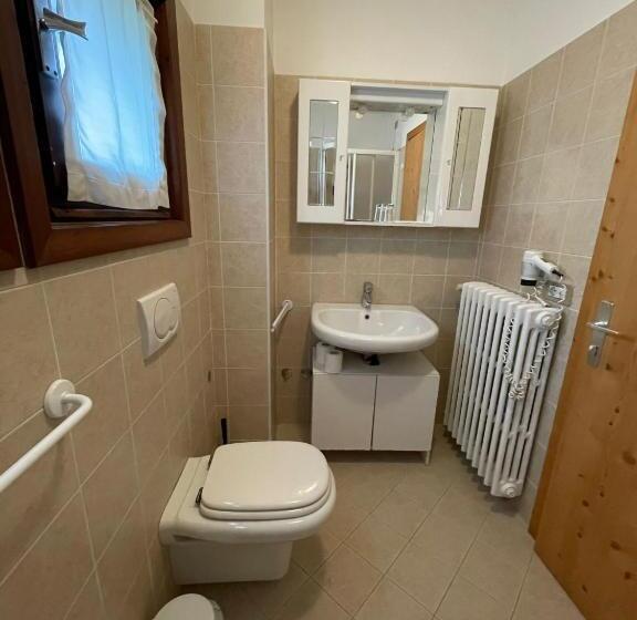 اتاق استاندارد چهارنفره با بالکن, Ambassador Rooms In Bormio, Solo Camera Senza Colazione