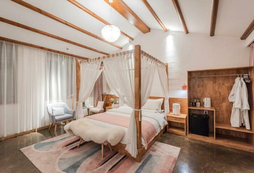 اتاق لوکس, Shang Shan Ruo Shui 大理上山若水客栈