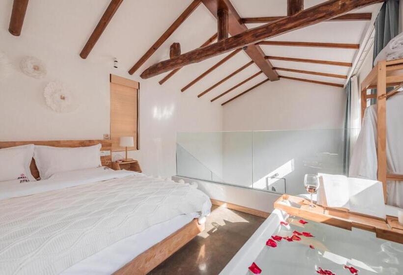 패밀리 스위트, Shang Shan Ruo Shui 大理上山若水客栈