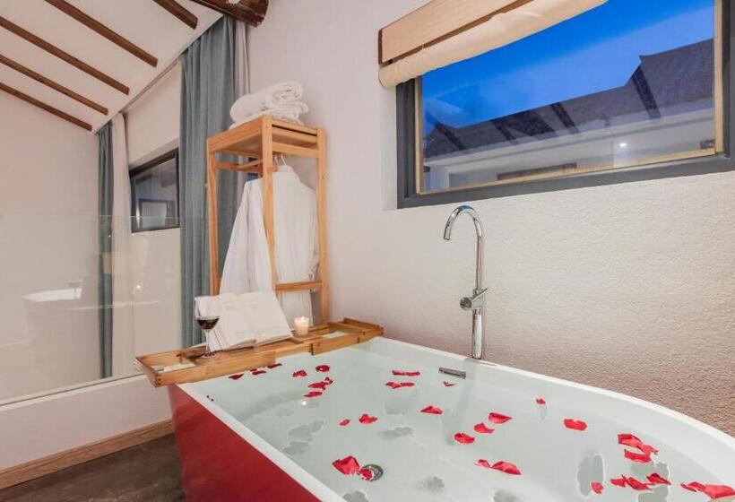 패밀리 스위트, Shang Shan Ruo Shui 大理上山若水客栈