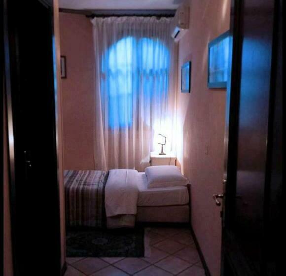 标准单人间, La Selce