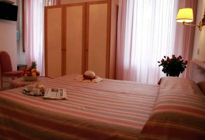 スタンダード４人部屋, Tirreno