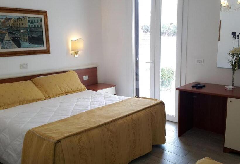 Номер Стандарт с Балконом, Tirreno