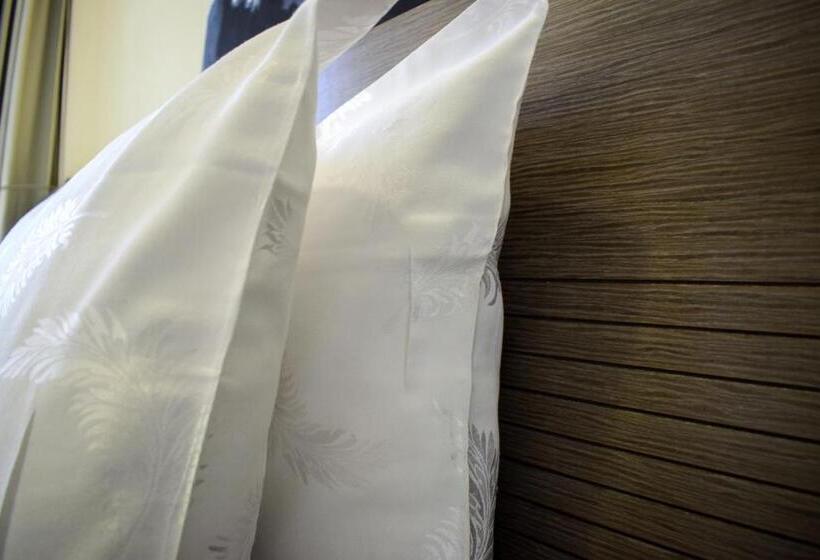 חדר סופריור לארבעה, Kube