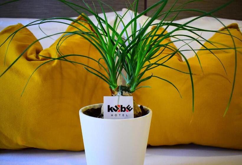 חדר סופריור לארבעה, Kube