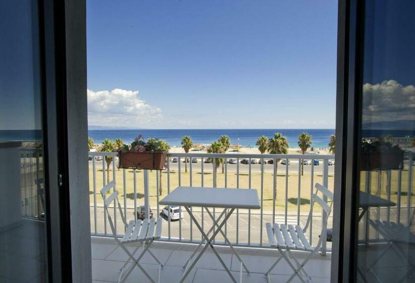 スタンダード４人部屋, Poseidon