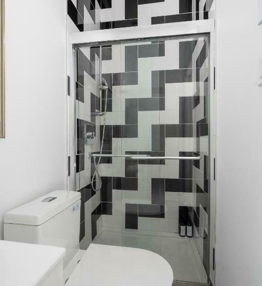 스탠다드 스튜디오, Penfield Suites