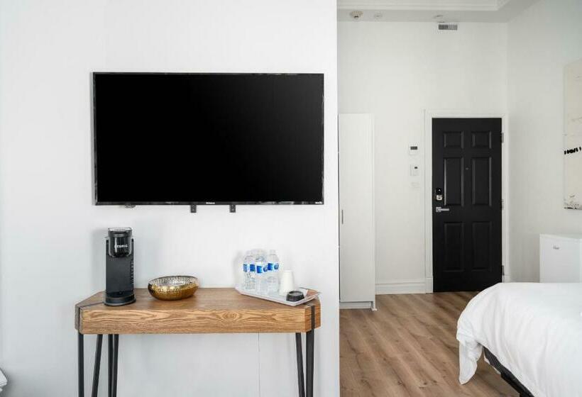 스탠다드 스튜디오, Penfield Suites