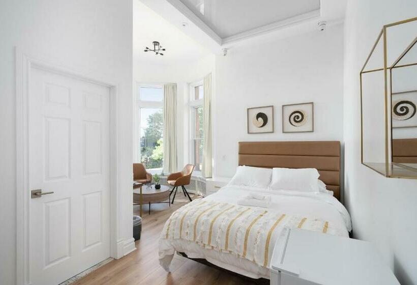 스탠다드 스튜디오, Penfield Suites