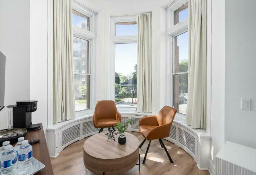 스탠다드 스튜디오, Penfield Suites