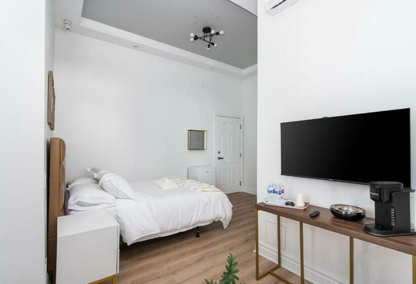 스탠다드 스튜디오, Penfield Suites