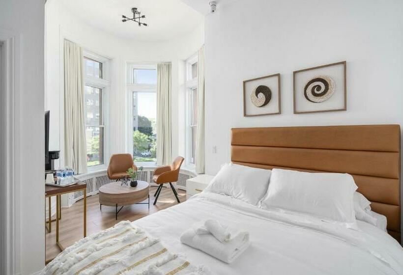 스탠다드 스튜디오, Penfield Suites