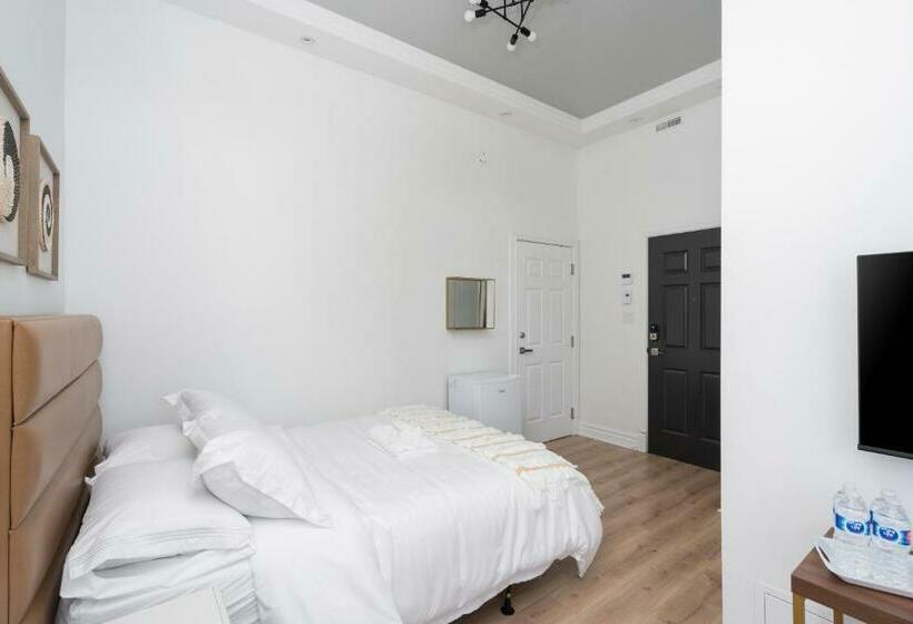 스탠다드 스튜디오, Penfield Suites