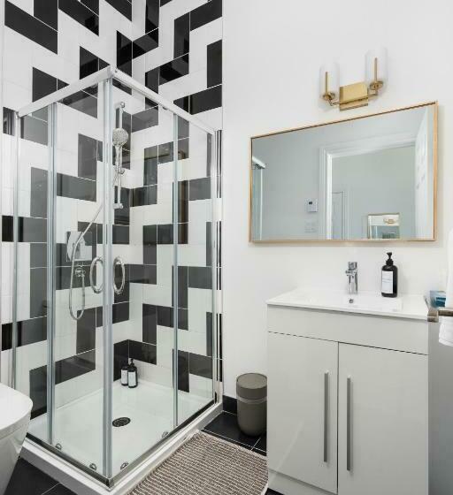 스탠다드 스튜디오, Penfield Suites