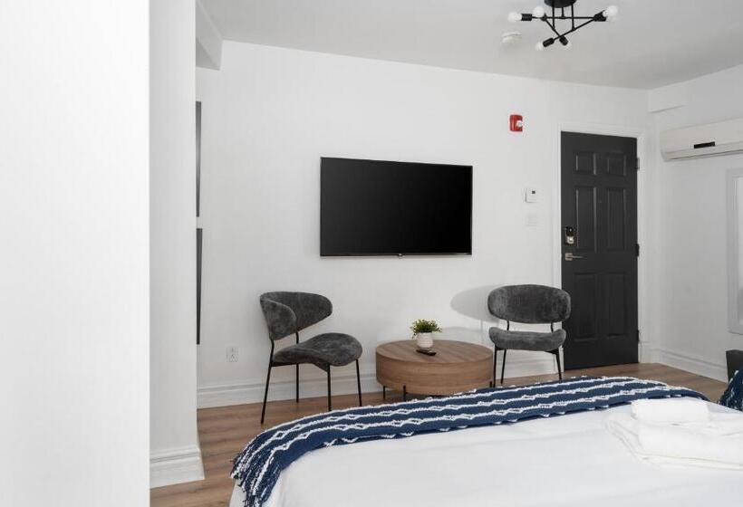 패밀리 스튜디오, Penfield Suites