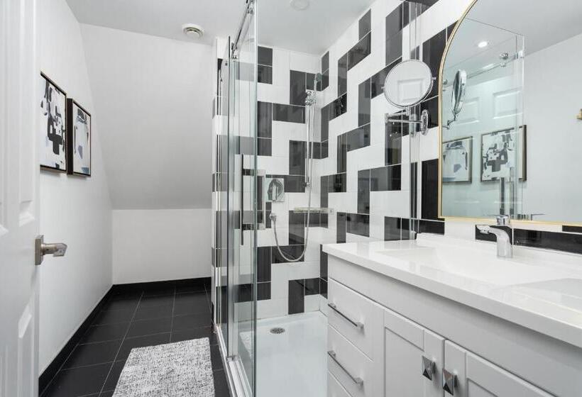 패밀리 스튜디오, Penfield Suites