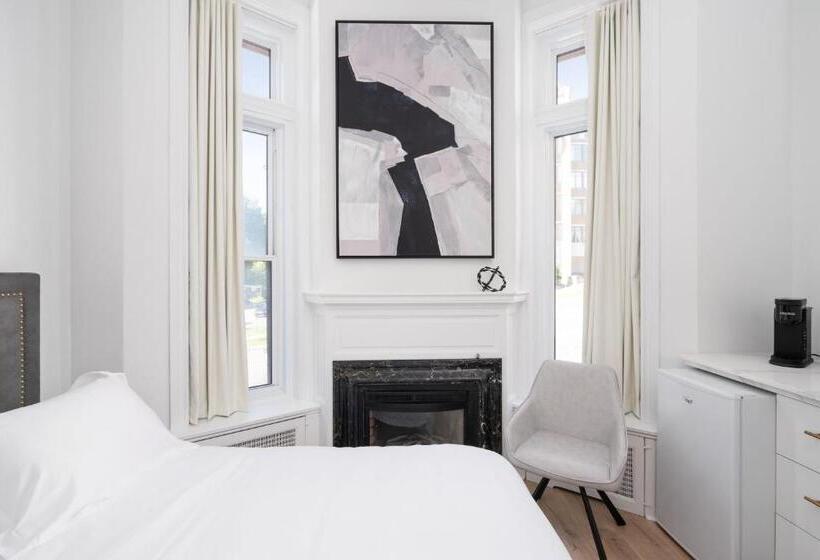 스탠다드 스튜디오, Penfield Suites